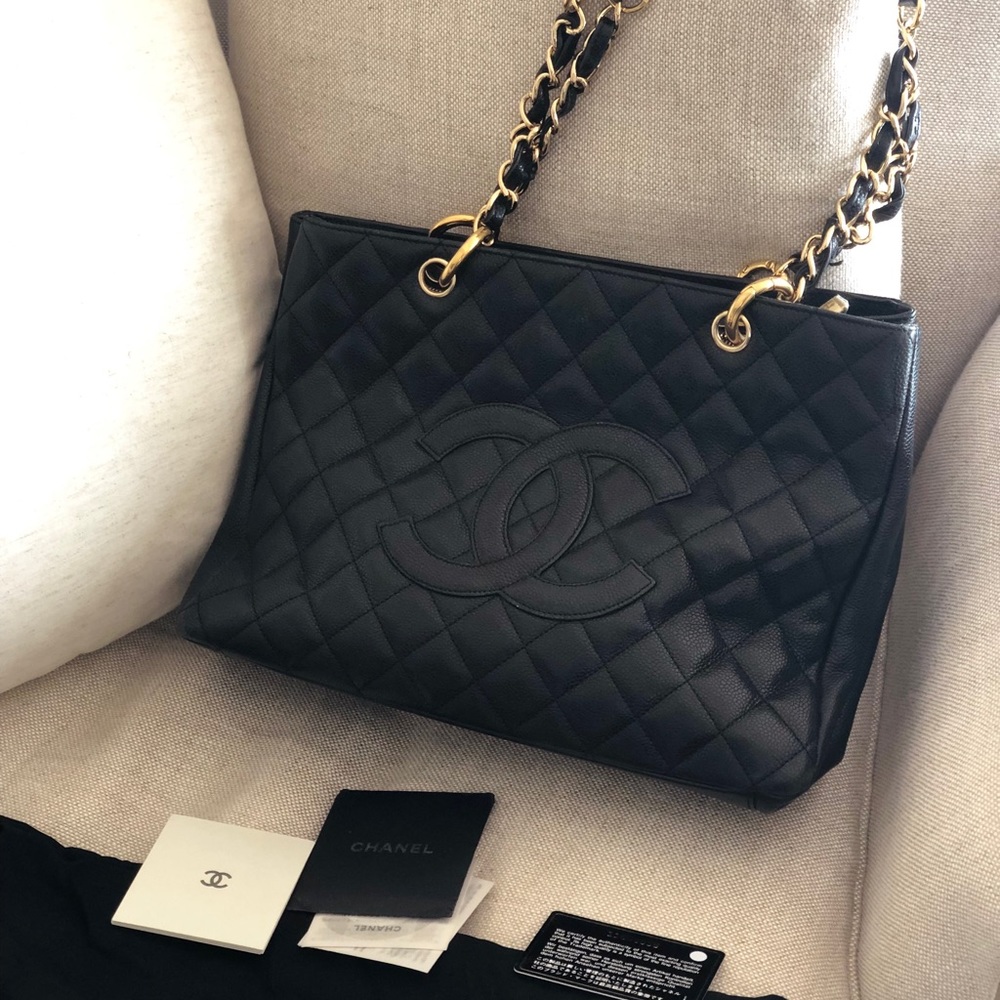 💕Authentic barely used Chanel Grand Shopping GST